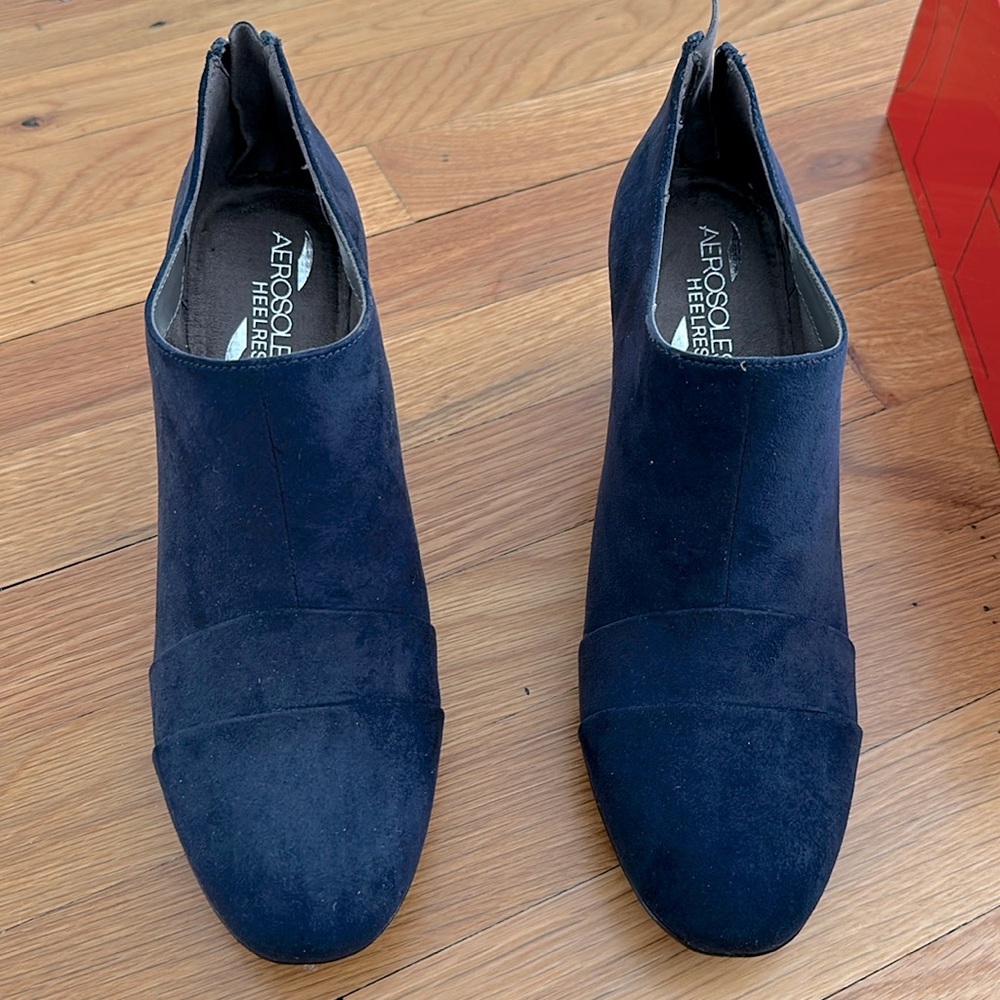 Aerosoles navy booties never worn